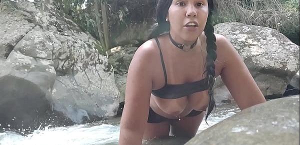  latina colombiana exotica se masturba en el rio en publico